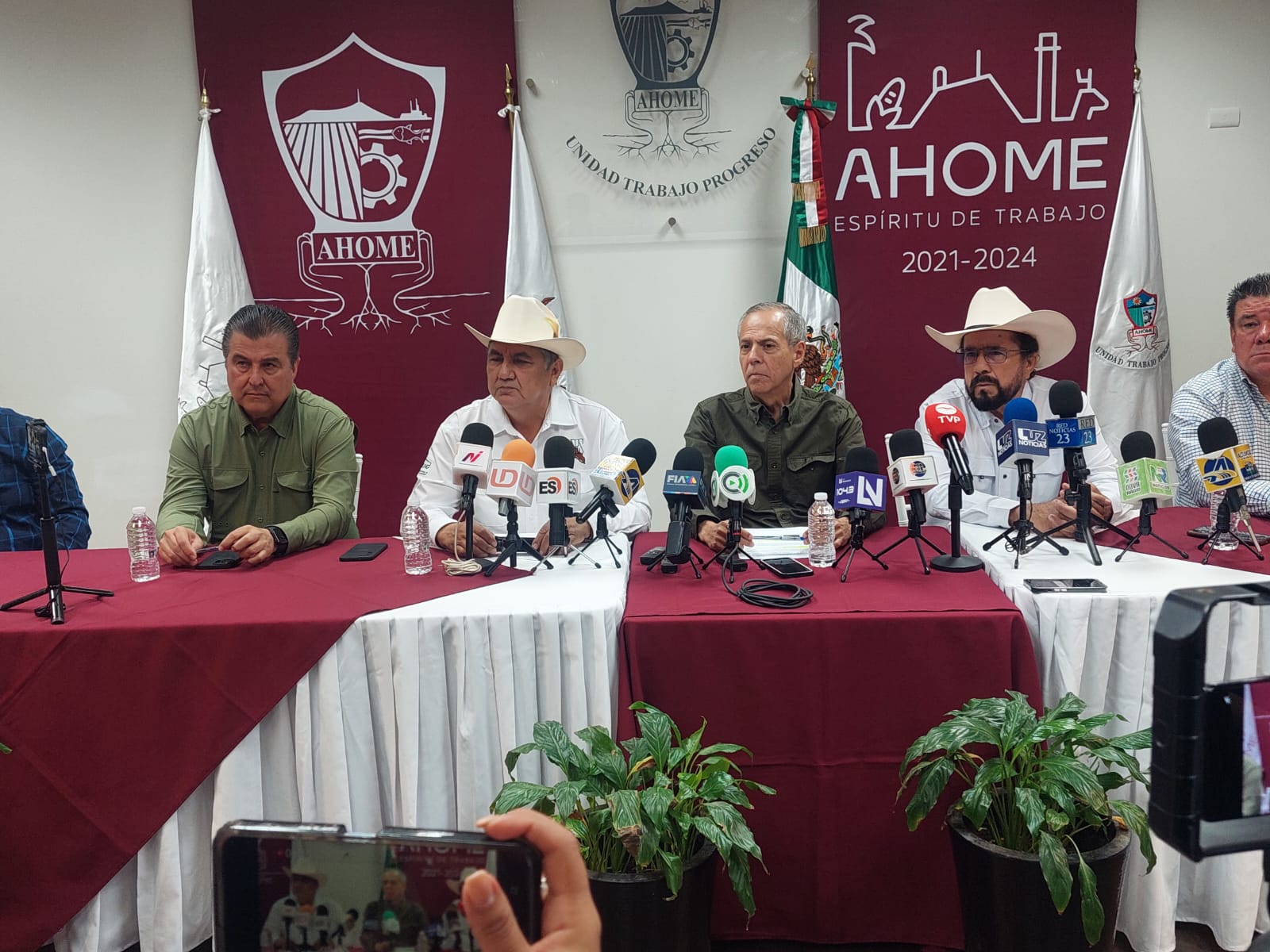 Fortalecimiento del sector Ganadero en Sinaloa: Entrega de semillas en Ahome y Compromiso Renovado