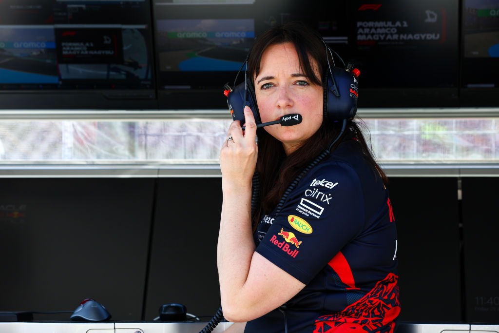 Helmut Marko comentó acerca de la posible promoción de Hannah Schmitz dentro de Red Bull