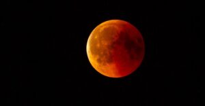 Fecha y hora para observar la superluna y el último eclipse lunar de 2024 en México