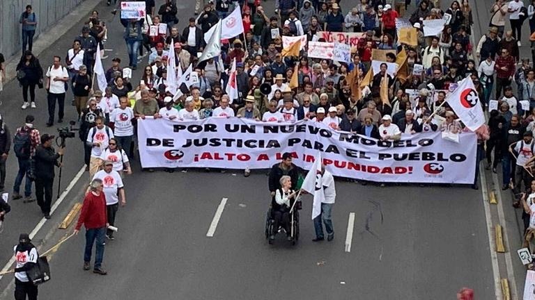 Miles marchan en CDMX por el 56º Aniversario de Tlatelolco