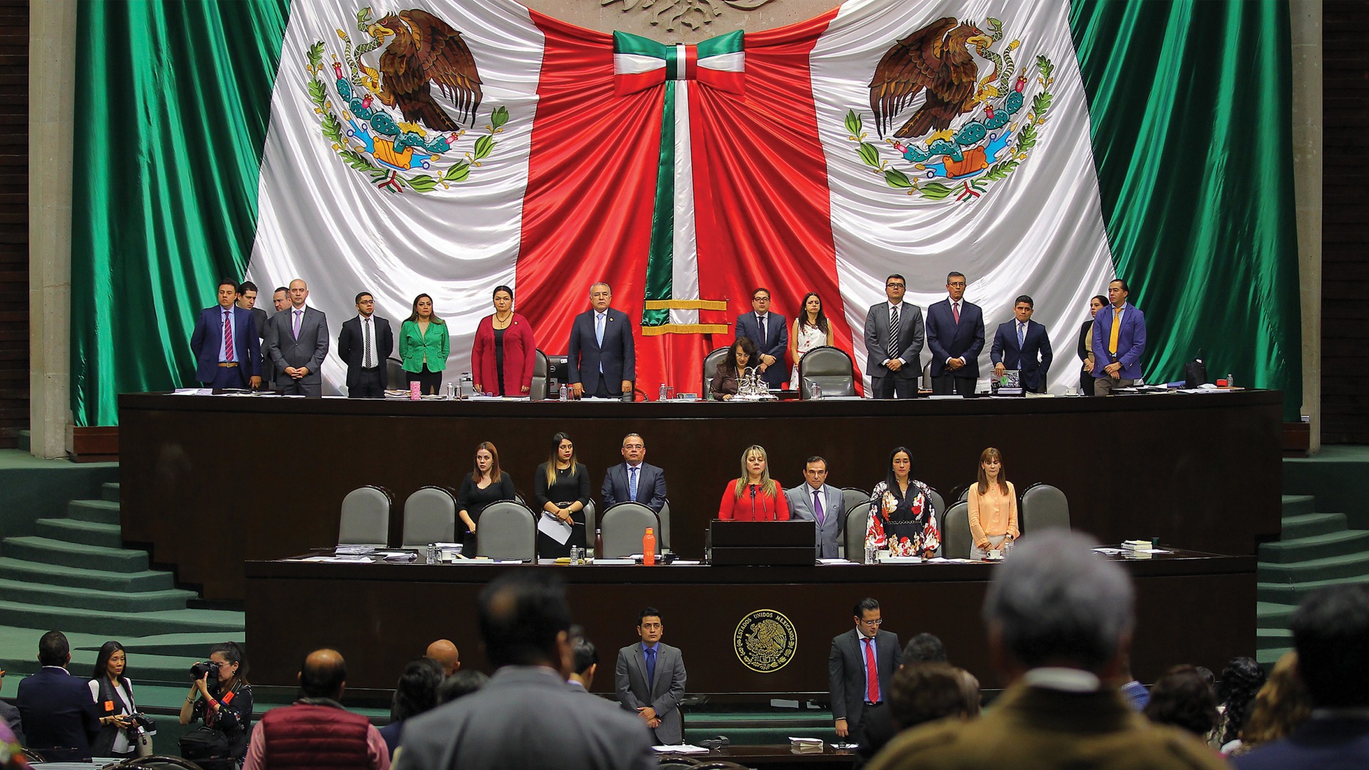 Diputados devuelven a la CFE y a Pemex el estatus de empresas públicas del Estado