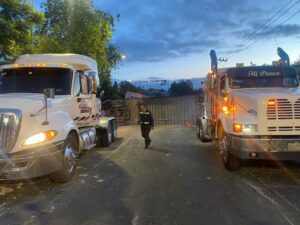 Volcadura de tráiler paraliza la Naucalpan-Toluca